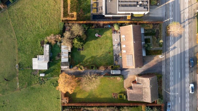 Roeselare-Stadsrand. RUIME VILLA MET EXTRA POTENTIEEL op 1150m2 gelegen aan uitstekende invalsweg, 3-4 slaapkamers. Garage. En prachtige diepe Zuid-Westelijke tuin. foto 3