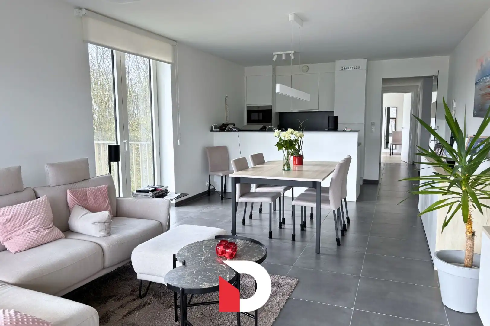 Recent appartement met 2 slaapkamers en zeer aangenaam hoekterras foto 2