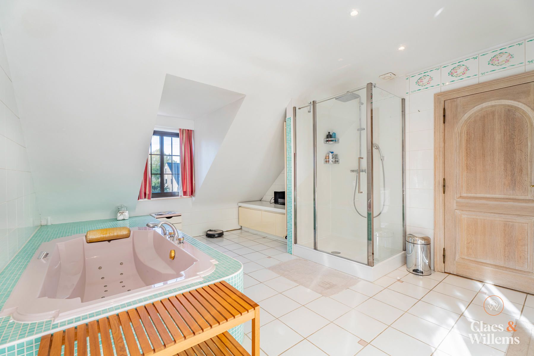 Ruime gezinswoning met praktijk- of kantoorruimte foto 20