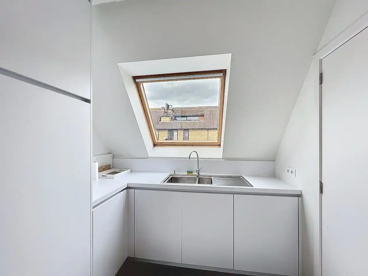 Ruim duplex dakappartement met garage, centraal gelegen. foto 12