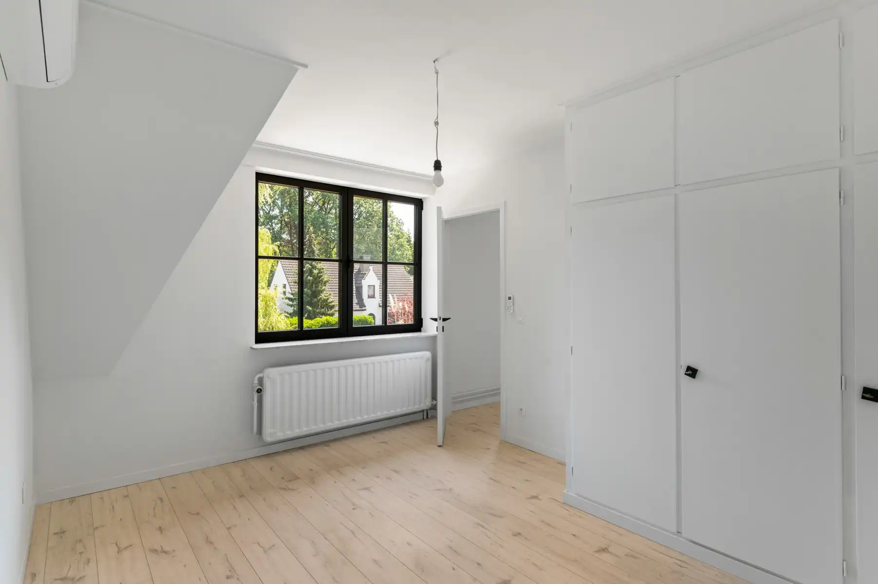 Charmante gerenoveerde woning met 3 slaapkamers in het gegeerde Hertebos foto 15