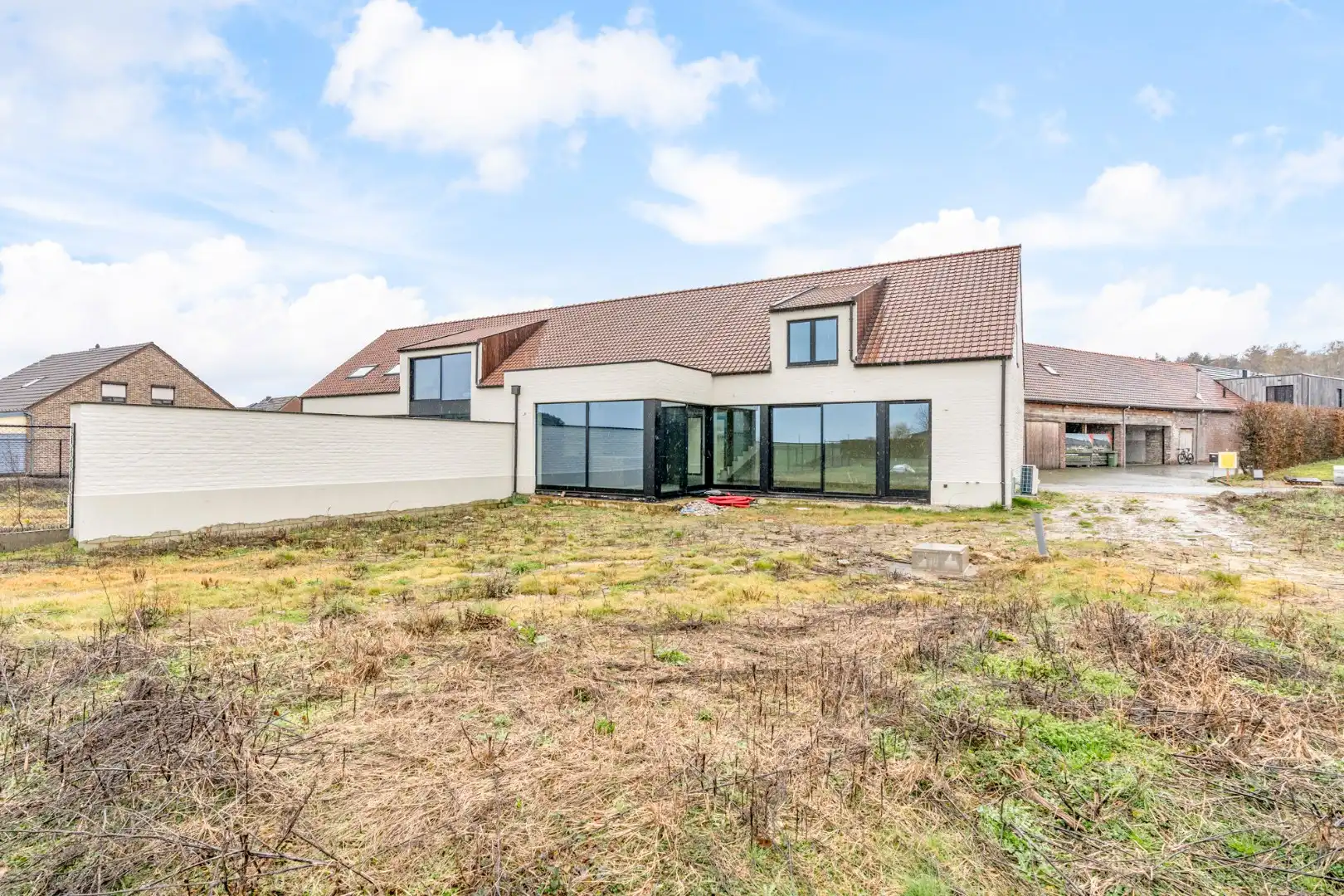 Exclusieve, volledig afgewerkte halfvrijstaande woning na transformatie van bestaande hoeve naar 2 BEN-woningen!  foto 32