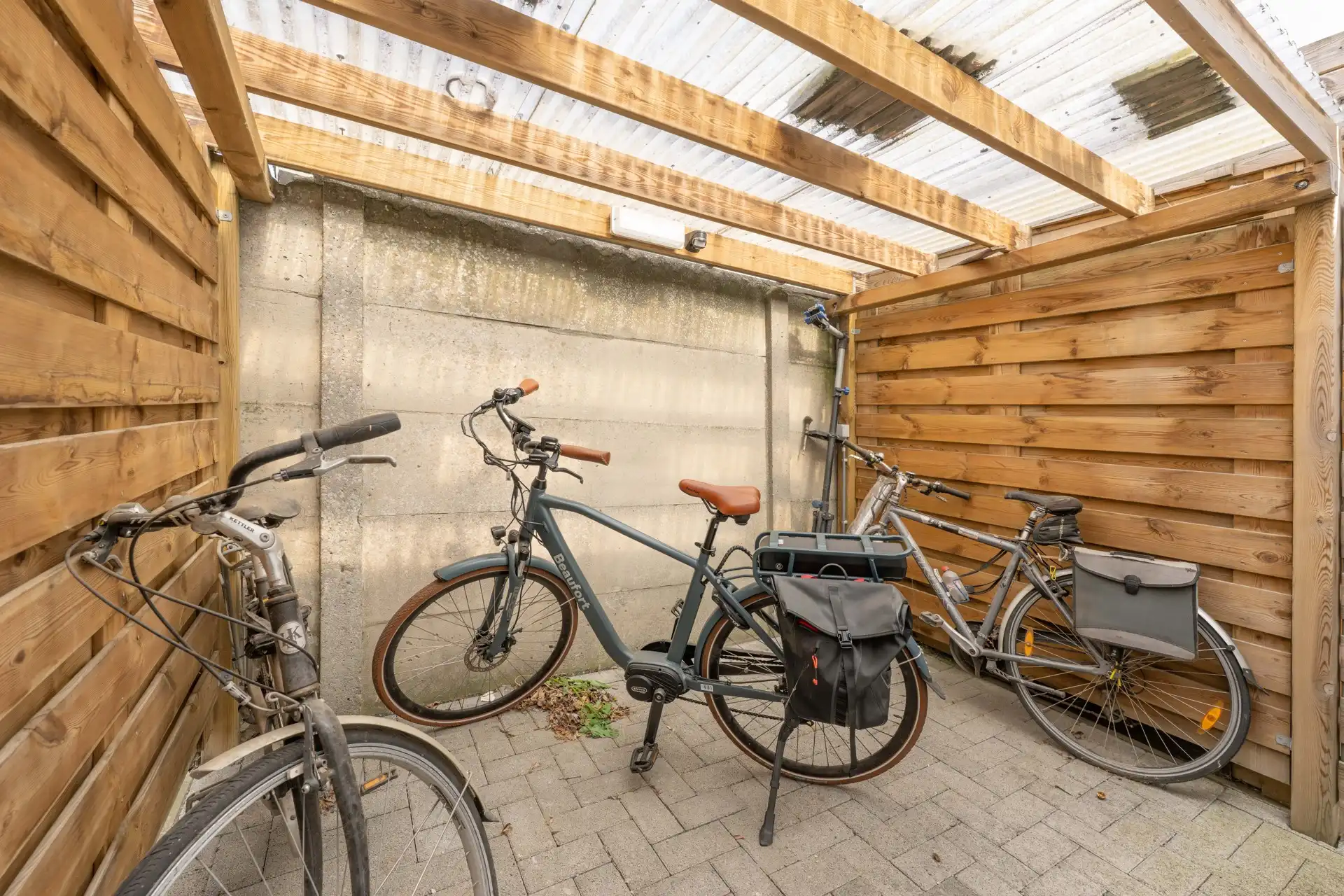 Instapklaar 1-slaapkamerappartement met terras TE KOOP in het centrum van Wielsbeke! foto 16