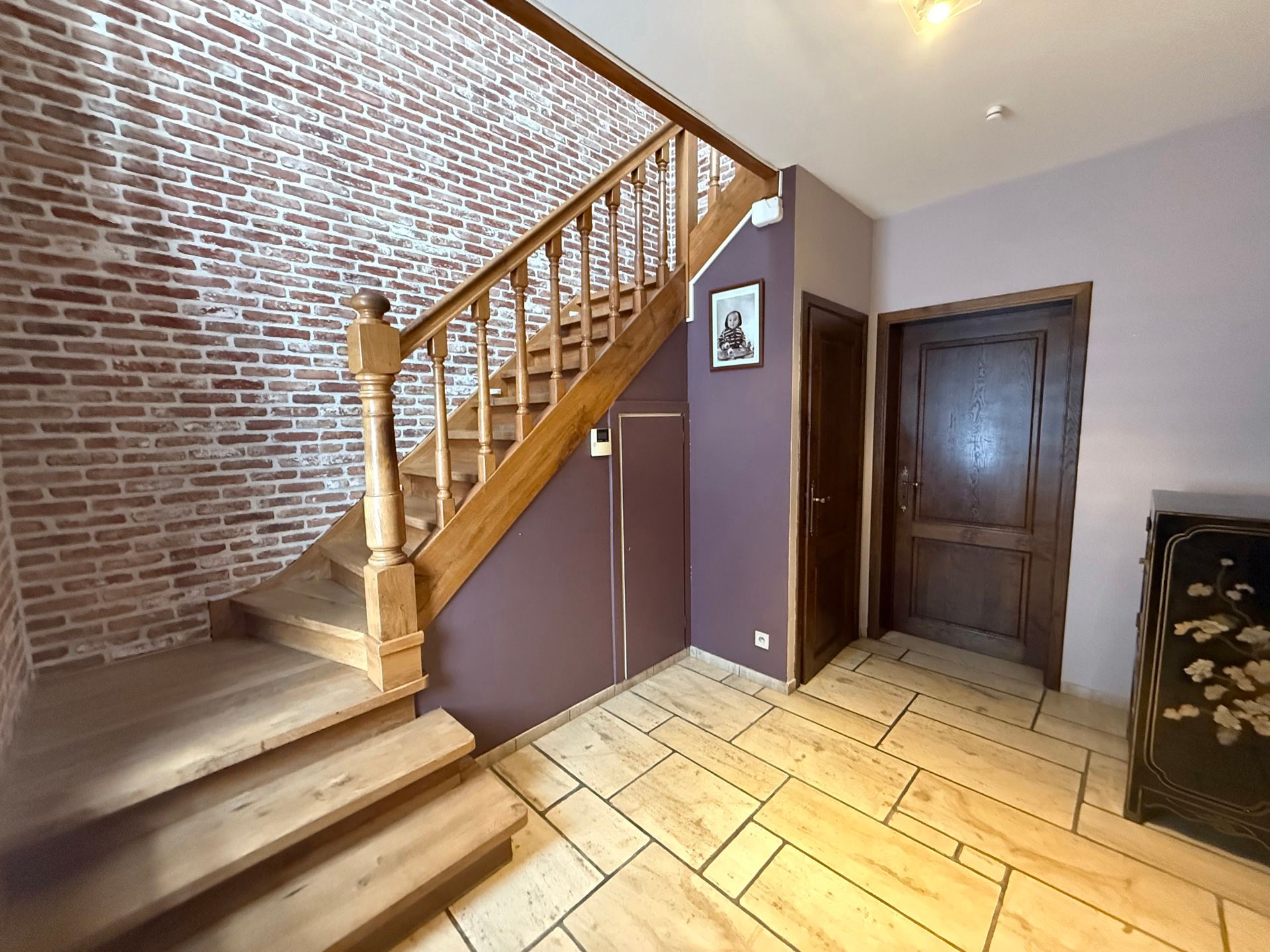 BURST - Ruime woning met garage. foto 6