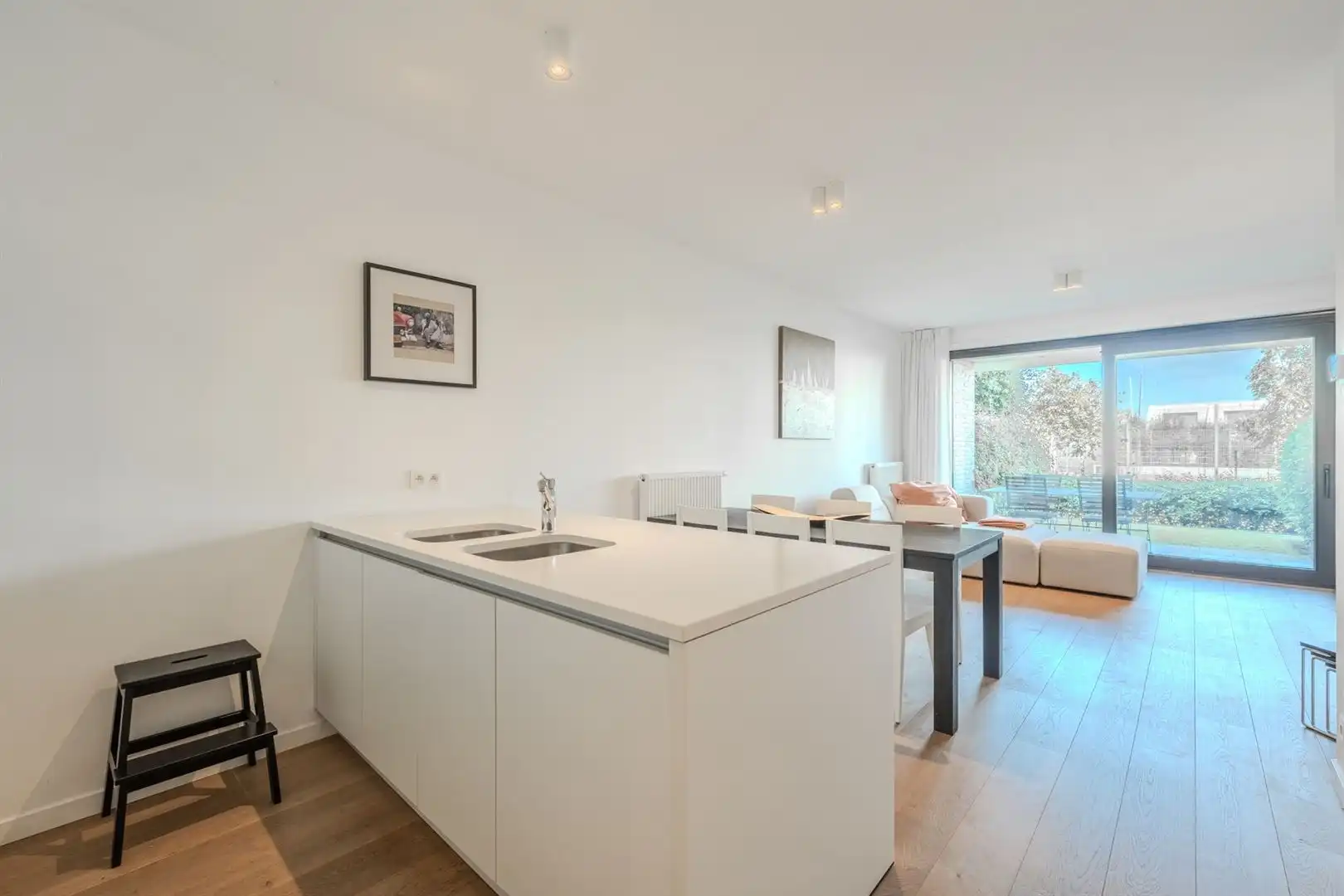 Prachtig gelegen gelijkvloers appartement met 2 slaapkamers foto 6