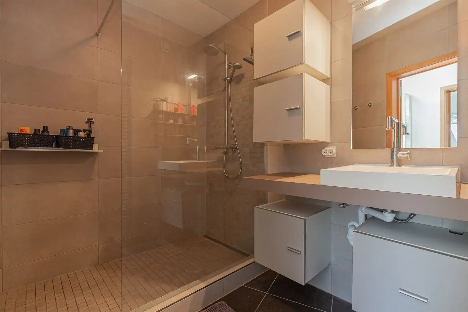 Instapklaar dakappartement met terras en EPC-label A in Beveren foto 22