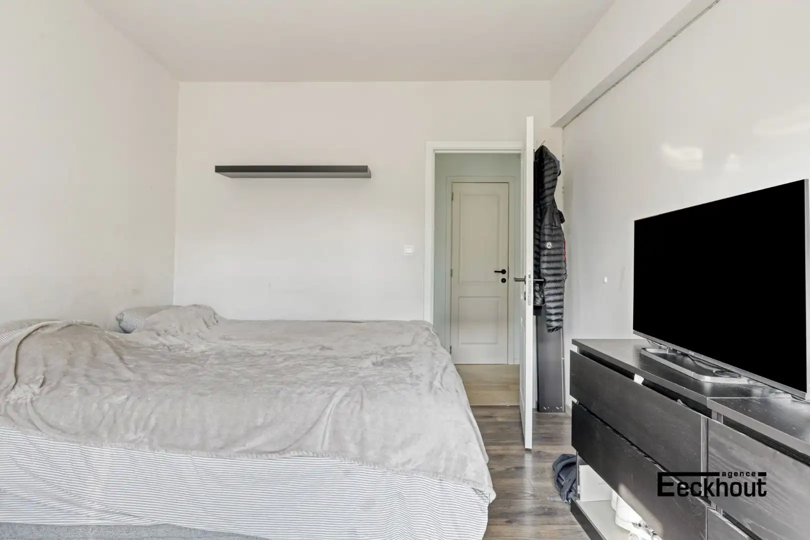 Instapklaar appartement met terras en 2 slaapkamers op gunstige ligging. foto 10