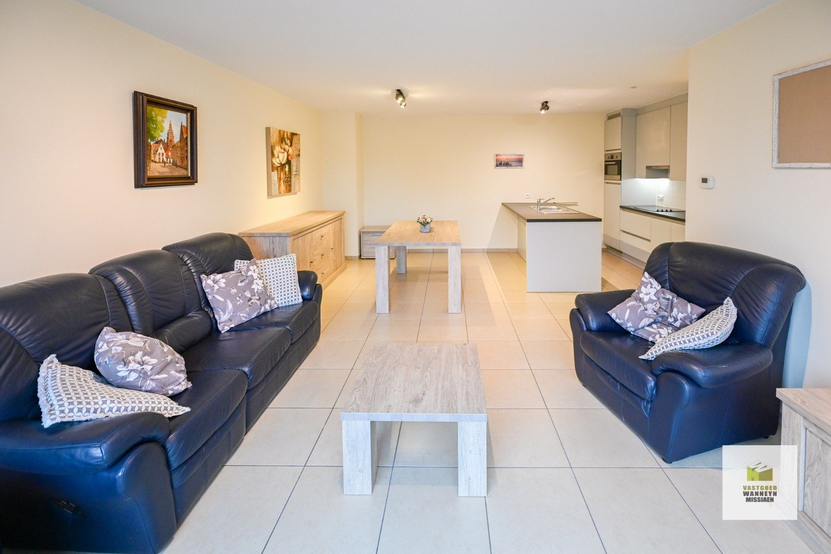 Instapklaar appartement met 2 slaapkamers en terras aan het station van Beernem foto 2