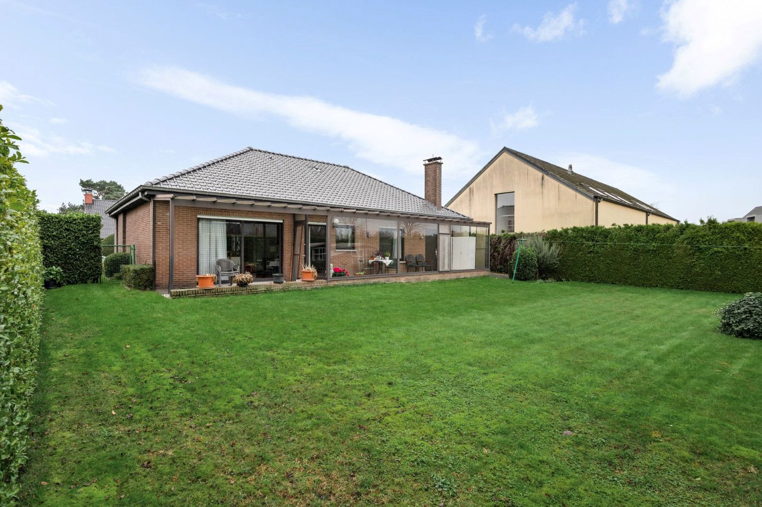 GOED ONDERHOUDEN LAAGBOUW VILLA OP TOPLOCATIE! foto 17