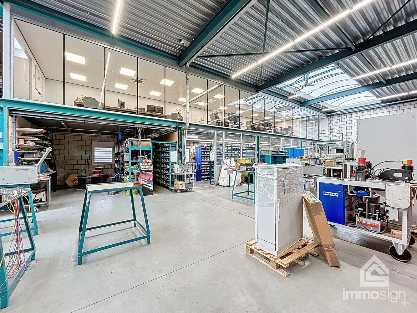 Handelspand met magazijn, kantoorruimte en instapklare woning te Lommel foto 9