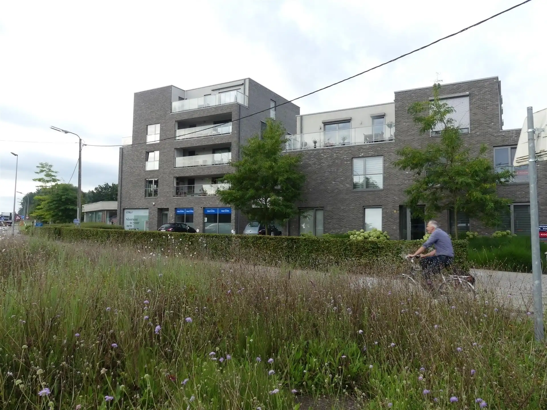 Topligging ! Appartement met 3 slaapkamers, staanplaats en kelder! foto 2