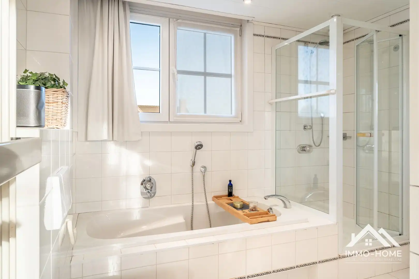 Charmante instapklare halfopen woning met ruime oprit! foto 22
