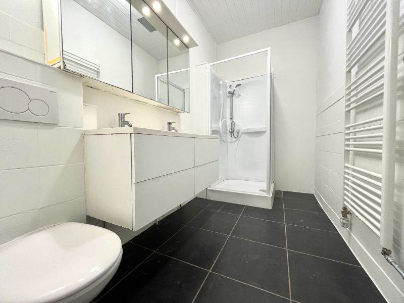 RUIM GELIJKVLOERS APPARTEMENT TE HUUR IN GENT foto 6