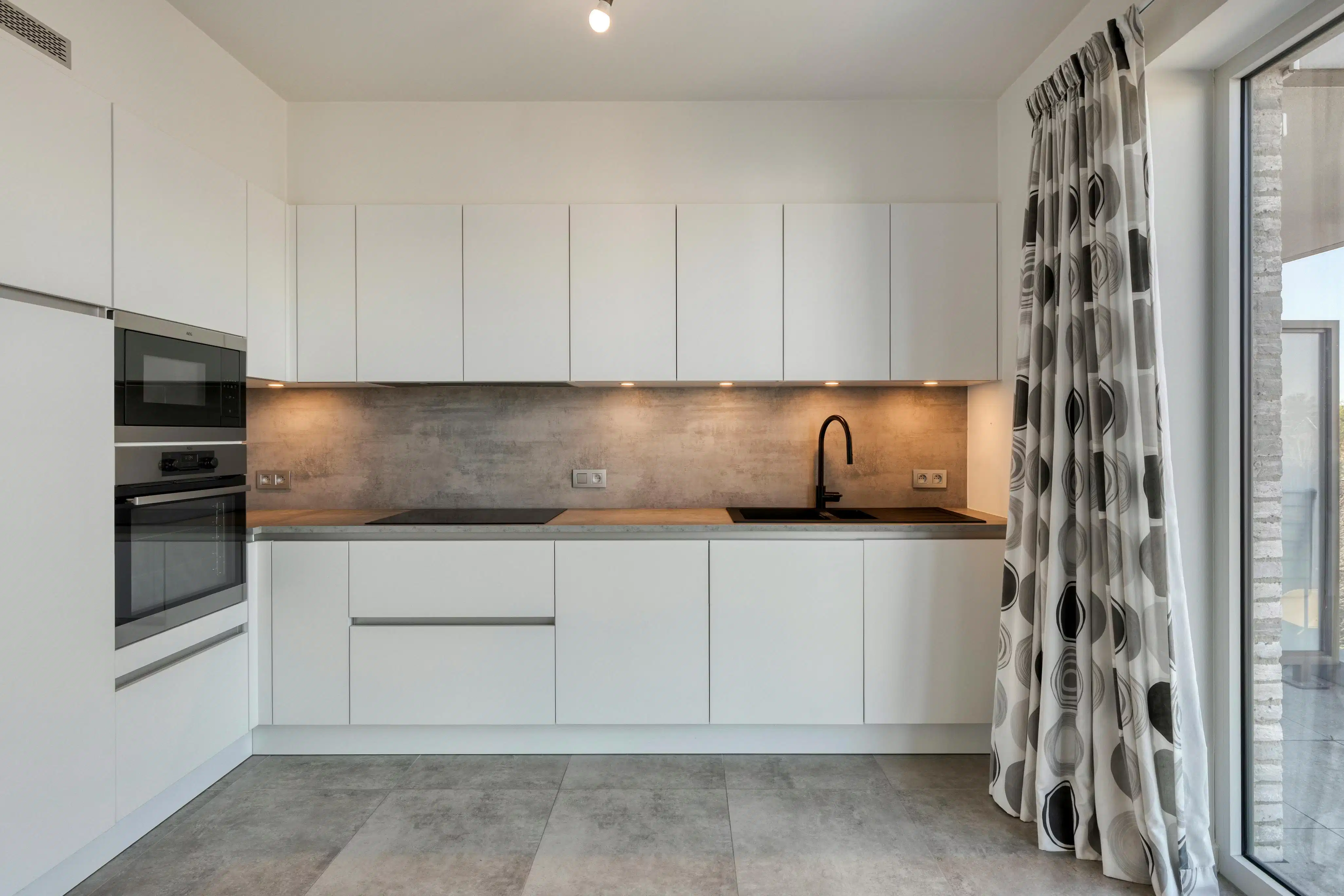 Recent en lichtrijk appartement met zuidgericht terras in hartje Poperinge foto 9