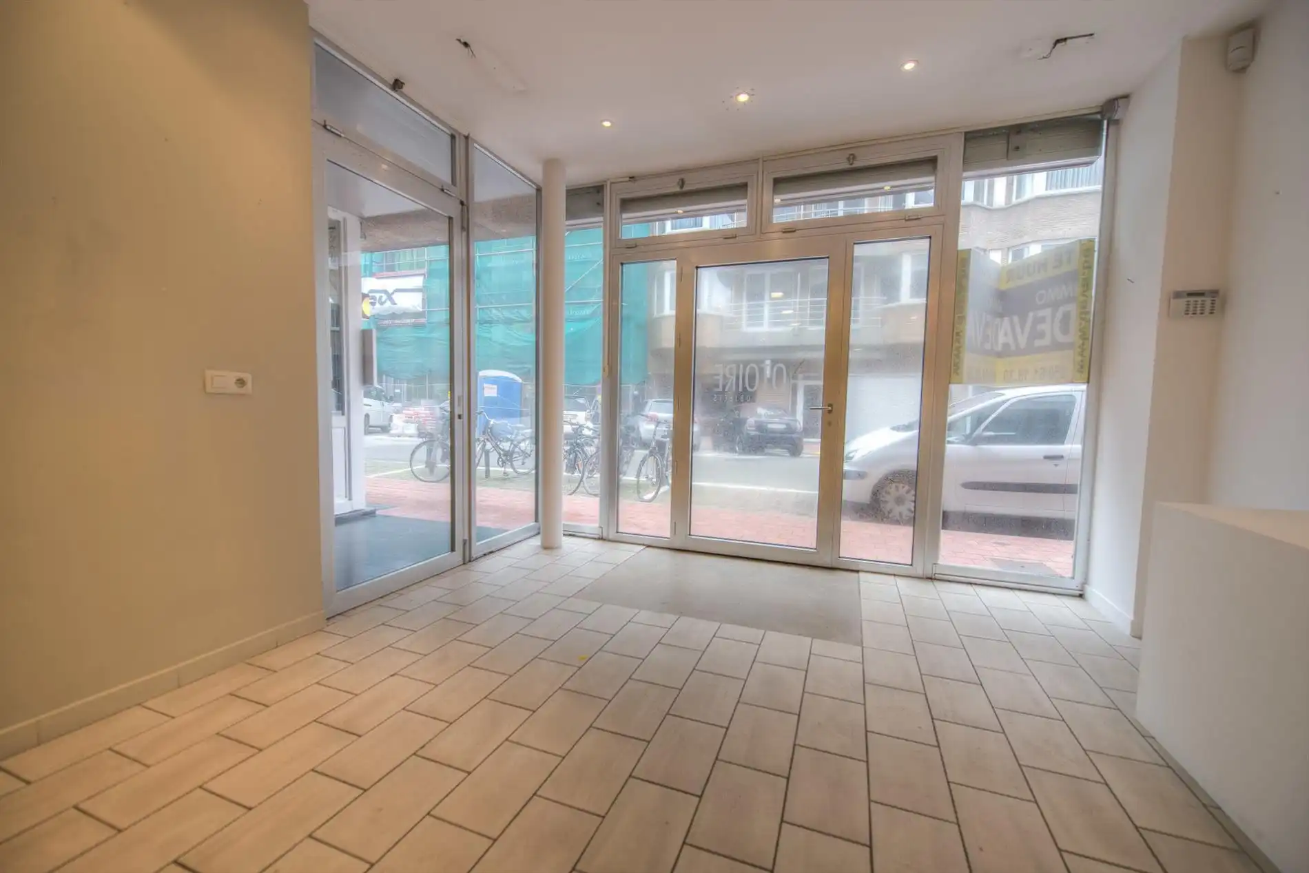 Handelspand gelegen in een zijstraat van de zeedijk ter hoogte van het Driehoekplein. foto 3