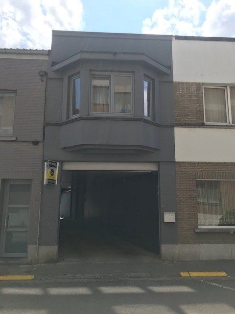 Garagebox te huur foto {{pictureIndex}}