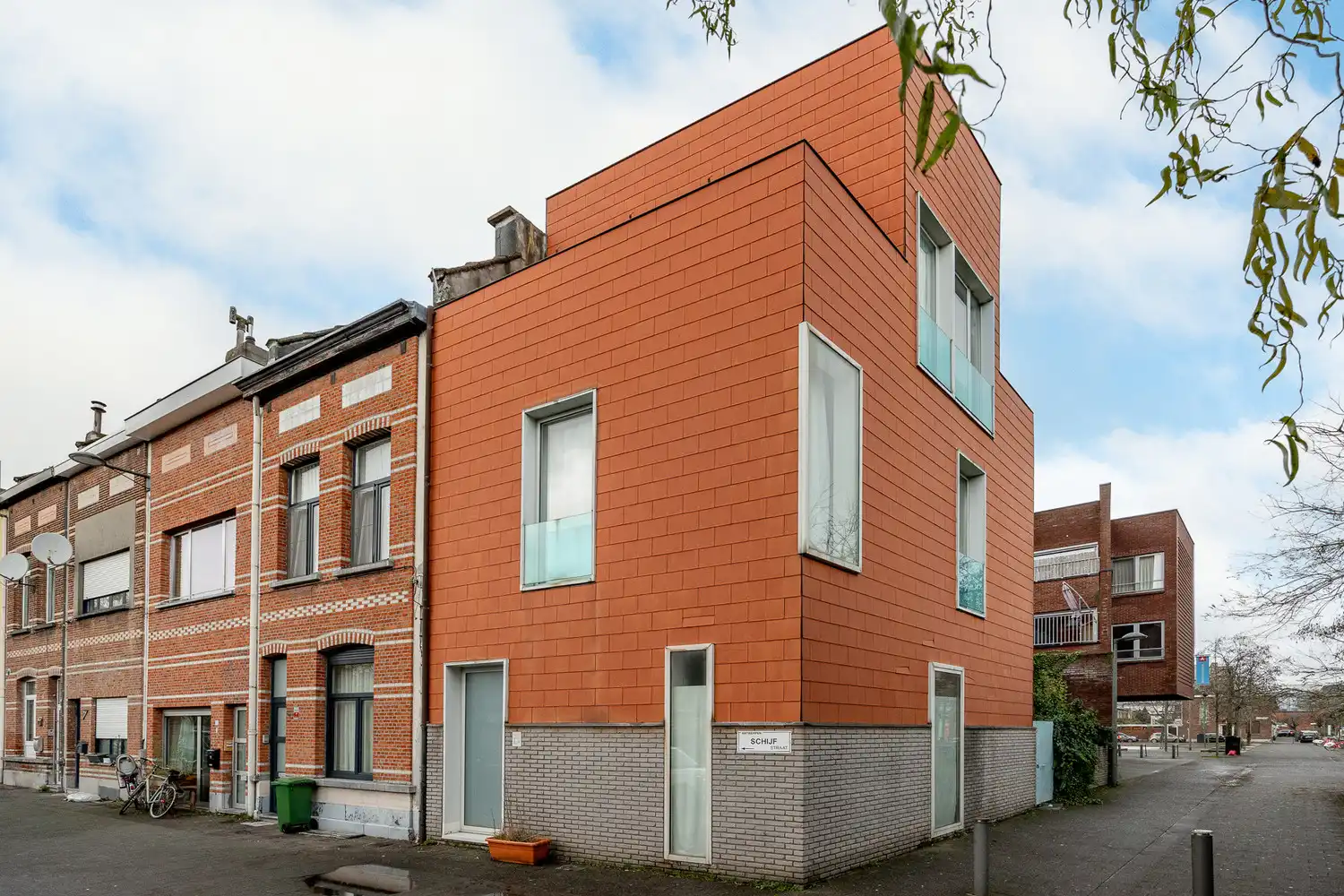 Energiezuinige (EPC B) halfopen eengezinswoning met aangename tuin, op centrale locatie te 2020 Antwerpen. foto 2