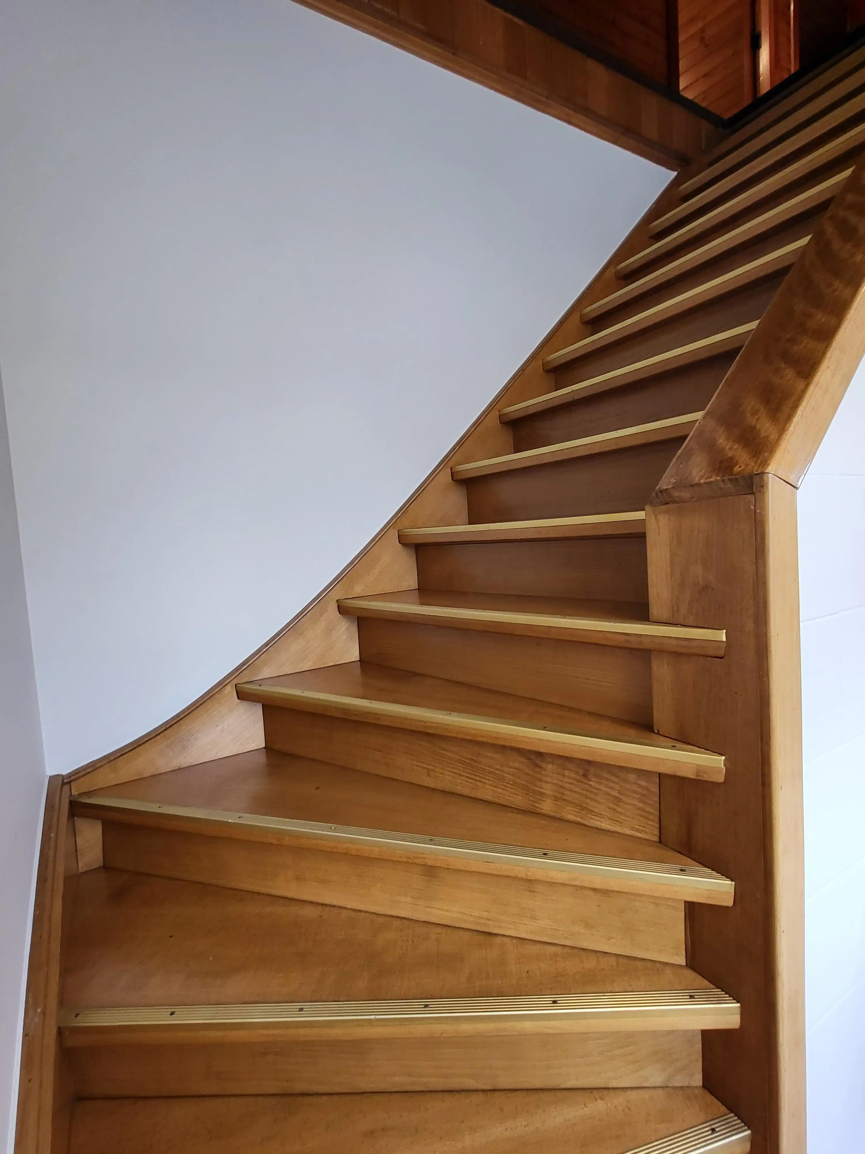 Deze ruime en uitstekend onderhouden villa-bungalow op een perceel van 1.264 m² combineert comfort, functionaliteit en een aangename woonbeleving met een zuidgericht terras en een prachtig aangelegde tuin met zwembad en badhuis.  foto 24