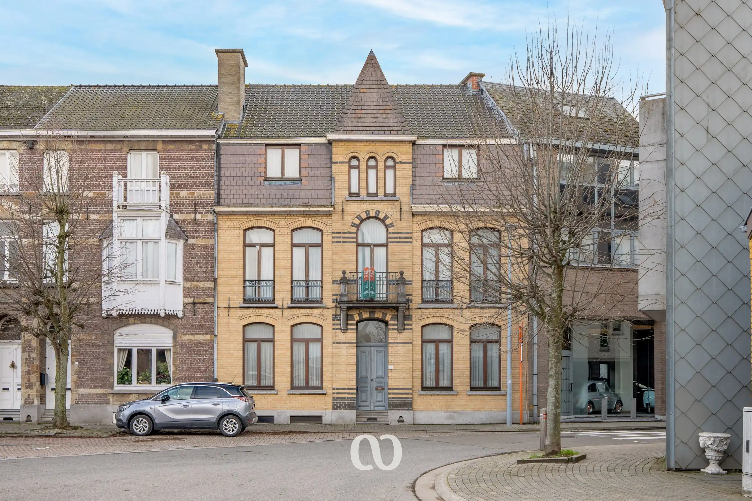 Hoofdfoto van de publicatie: Tijdloze herenwoning met authentieke charme en indrukwekkende ruimte