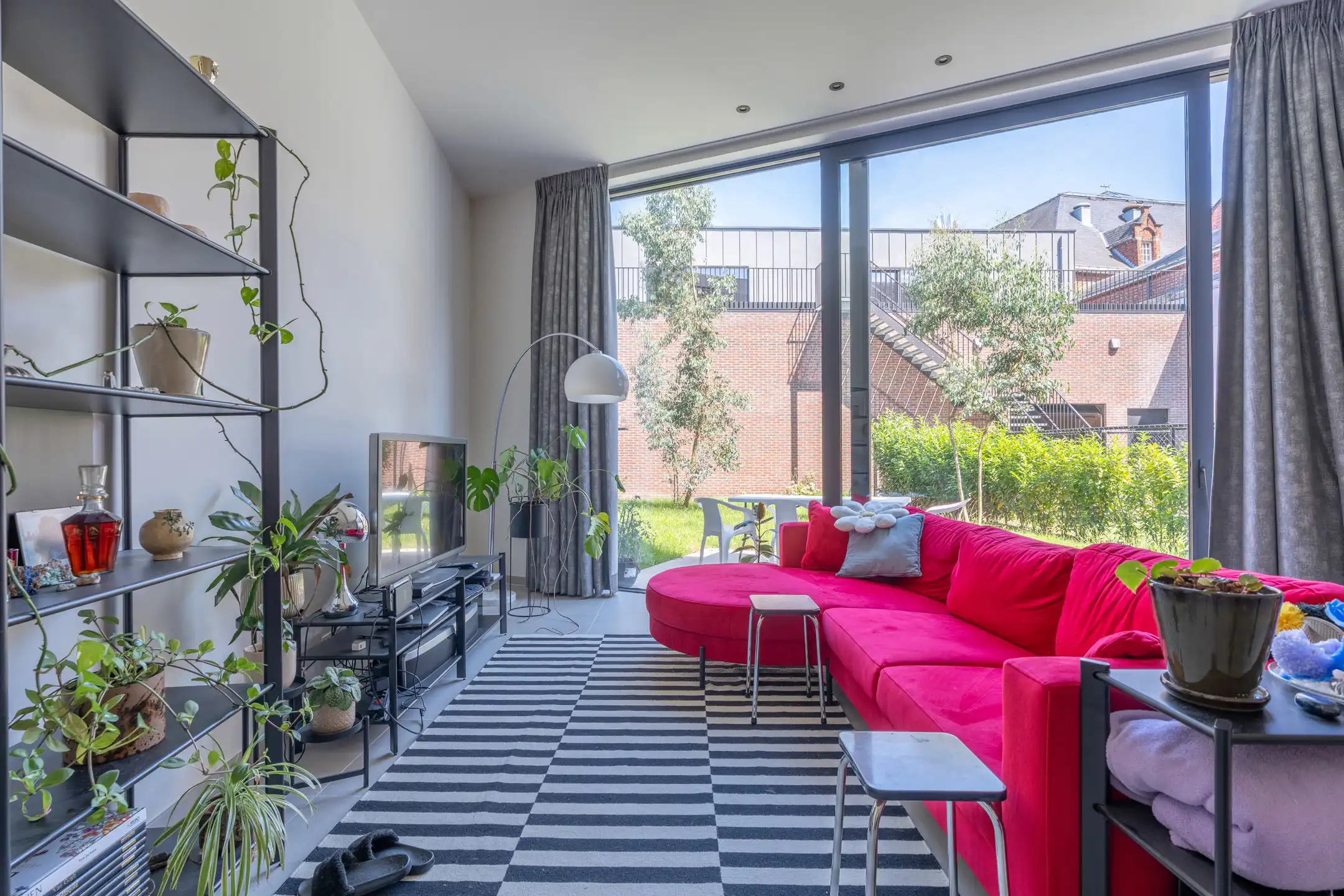 Knap en licht gelijkvl. appartement met terras en tuin foto 33