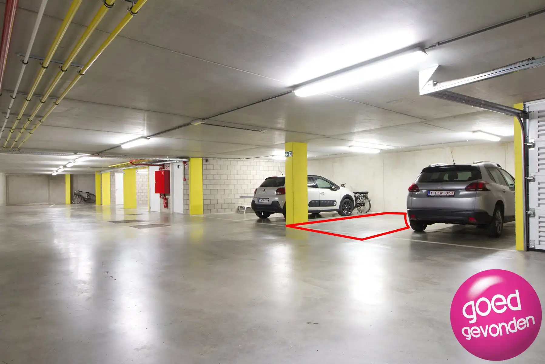 ONDERGRONDSE PARKEERPLAATS - CENTRUM - VEILIG - AUTOLIFT foto 6