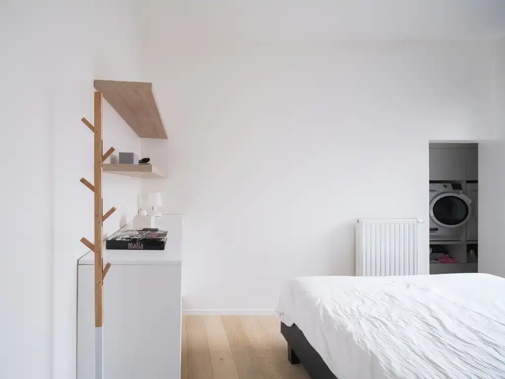 Instapklaar 2-slpk appartement met een ruim zonneterras en garage nabij de Coupure foto 9