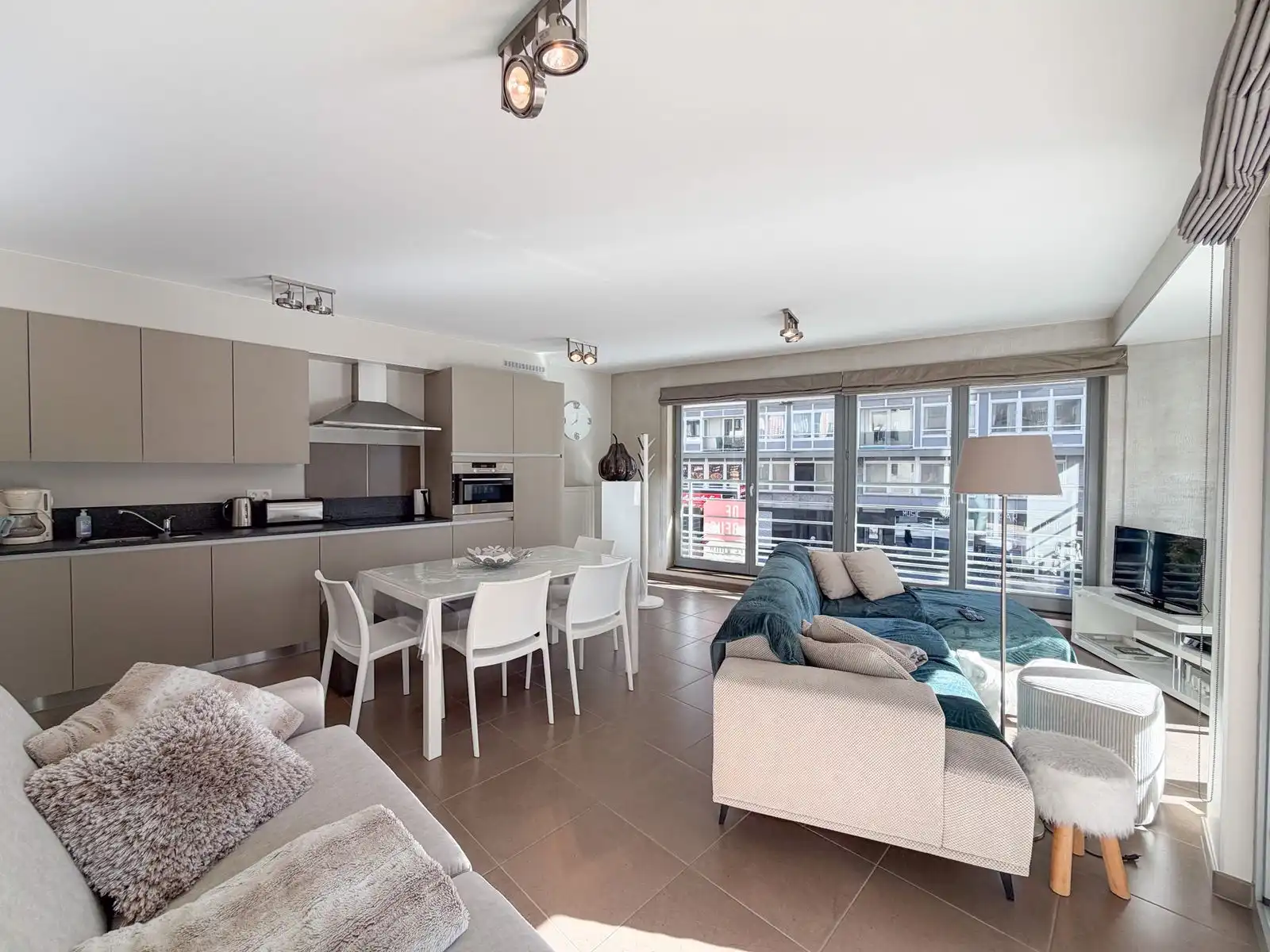 Lichtrijk hoekappartement met 1 slaapkamer in hartje Oostende foto 11