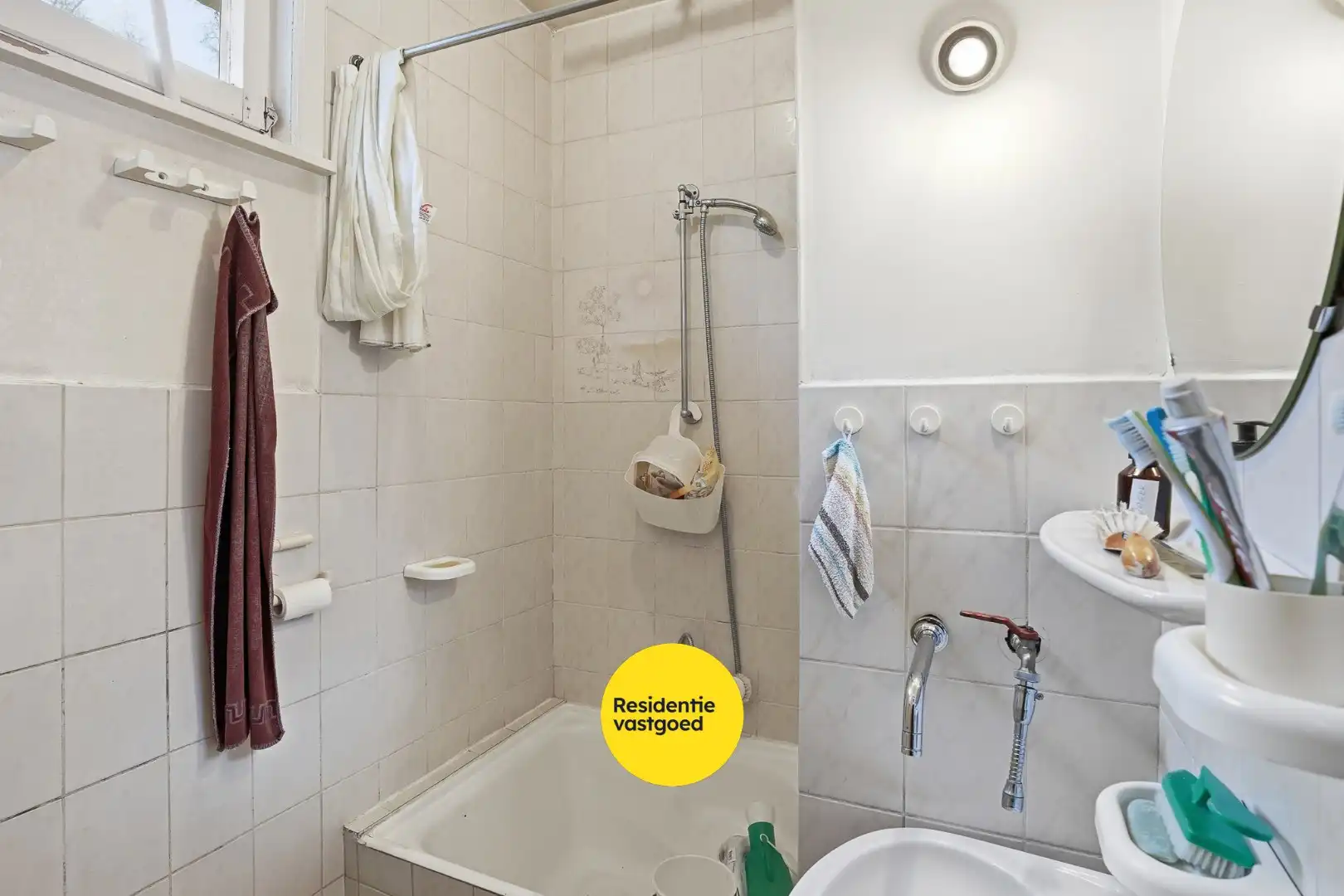 Alleenstaande bungalow op prachtige ligging in het groen foto 16