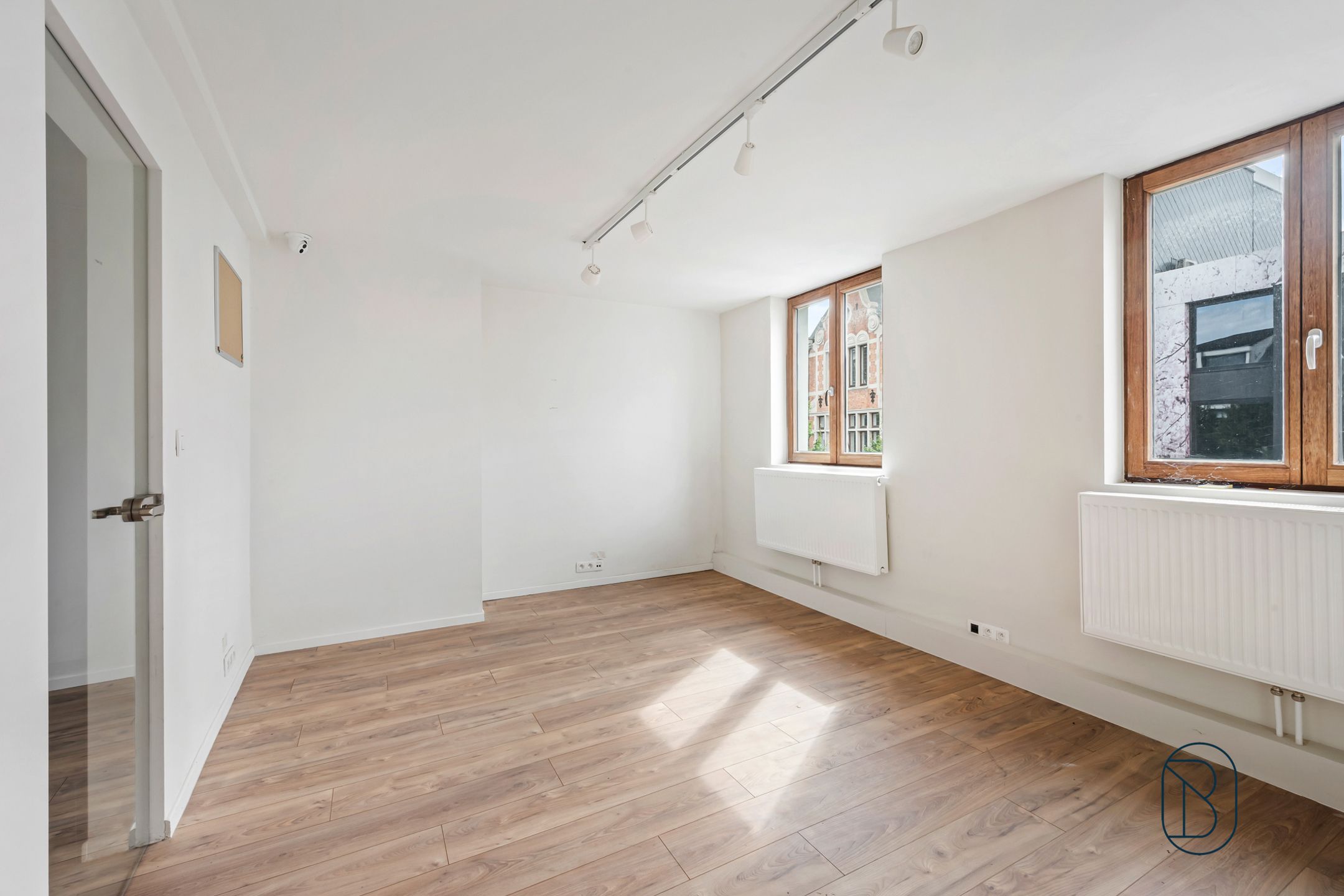 Handelspand met kantoren op topligging in centrum Kortrijk foto 21