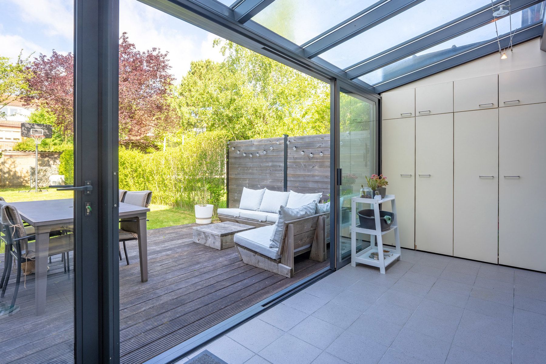 Verzorgde woning met dubbele parkeerplaats nabij Ekeren-Donk! foto 5