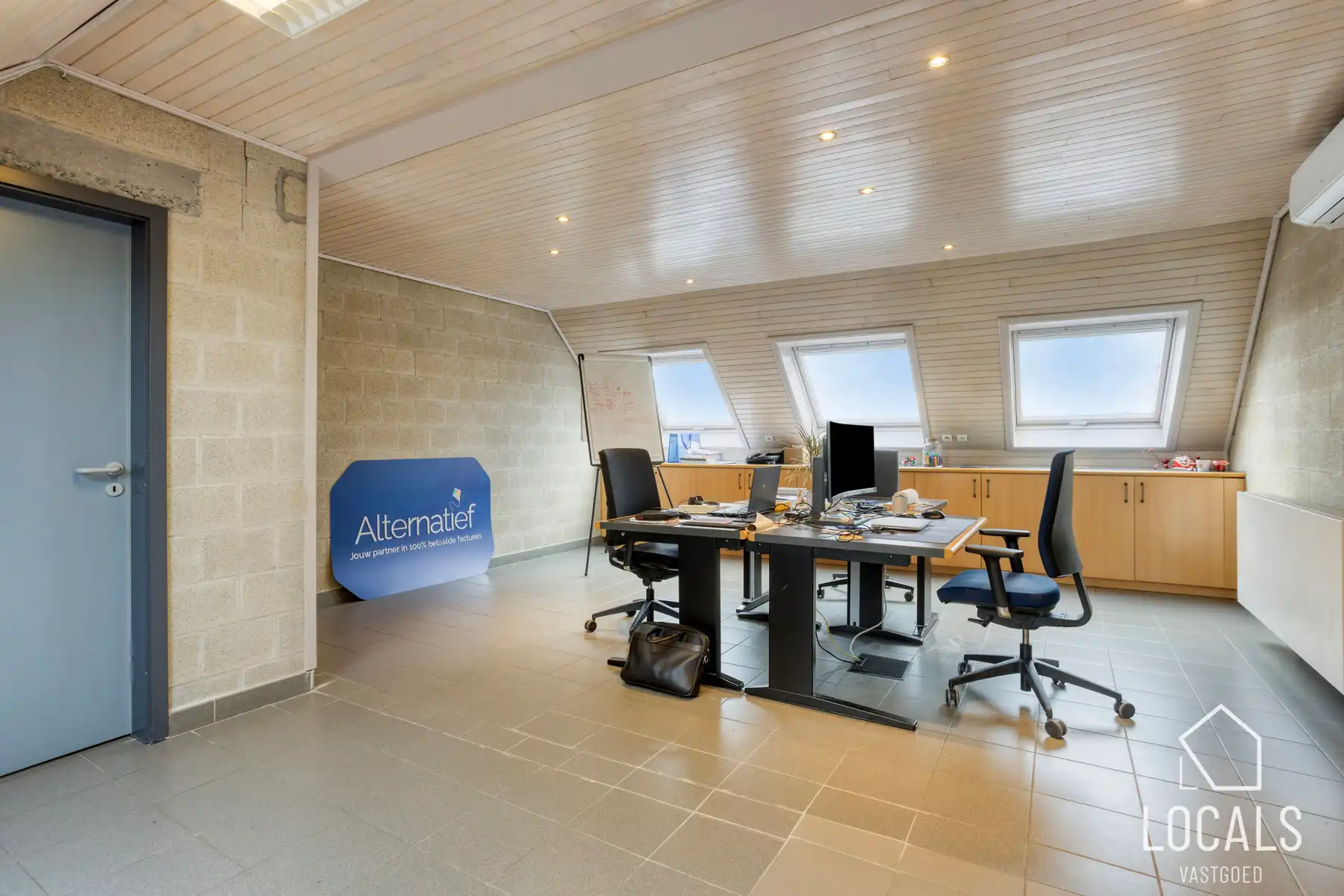 Opbrengsteigendom met woning en kantoor in centrum Haaltert foto 28