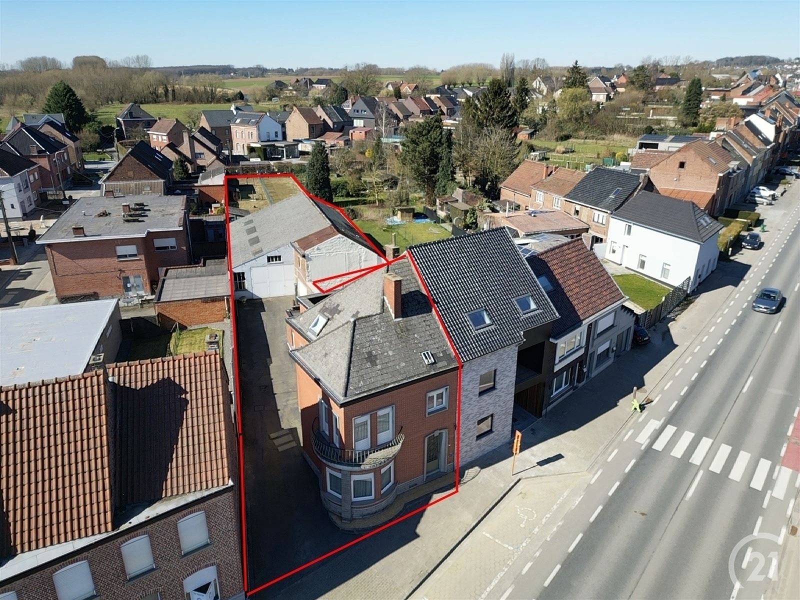 3 gevelwoning met loods (248m2) en garage foto 7