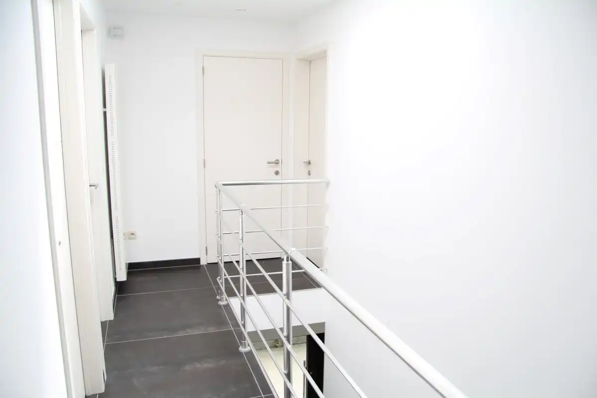 Moderne en ruime woning met 3 slk, terras en tuin  foto 12