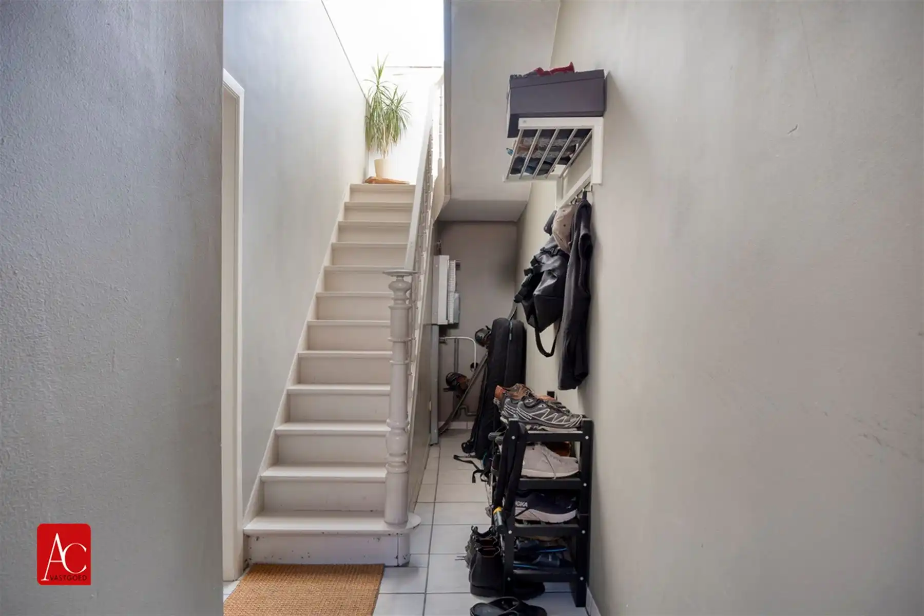 Recent gerenoveerde woning met 3 slpkrs en prachtige tuin foto 2