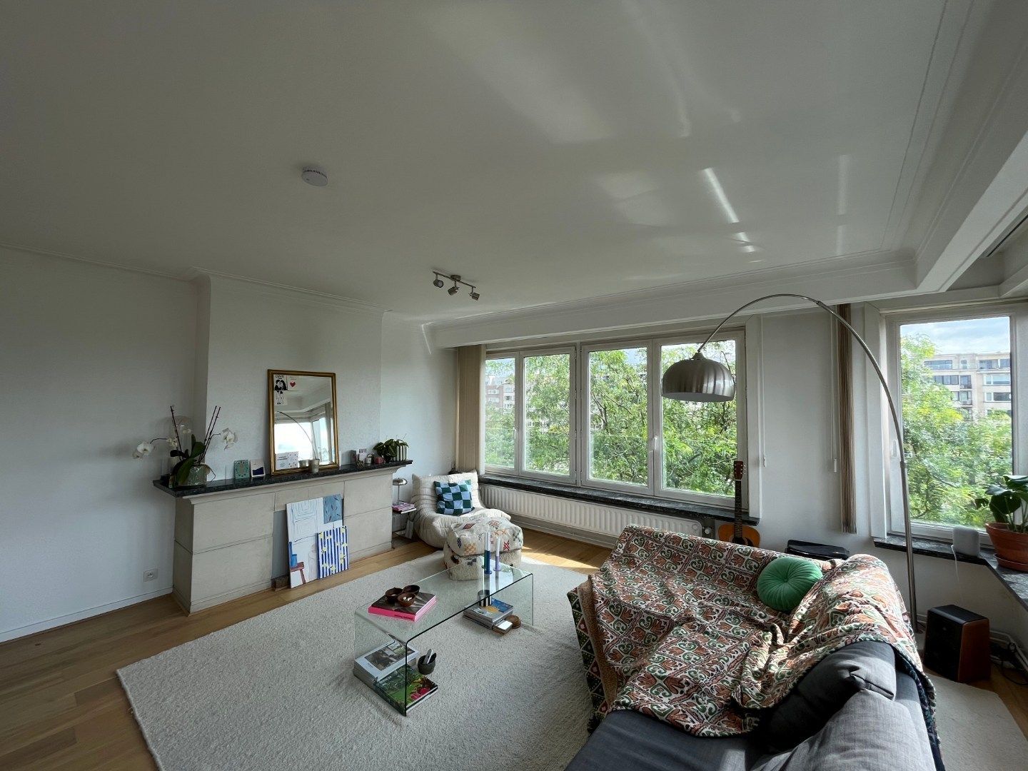 Ruim, lichtrijk appartement met garage én berging (kelder). foto 4