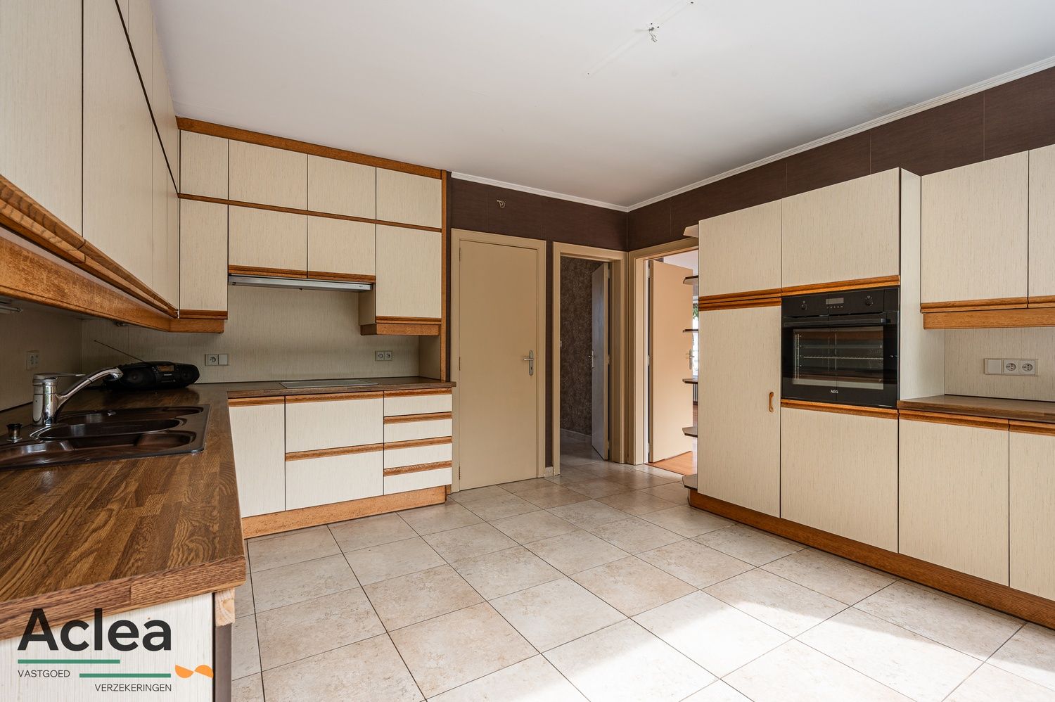 Ruime halfopen bebouwing met 5 slpks op strategische locatie in Zomergem foto 17