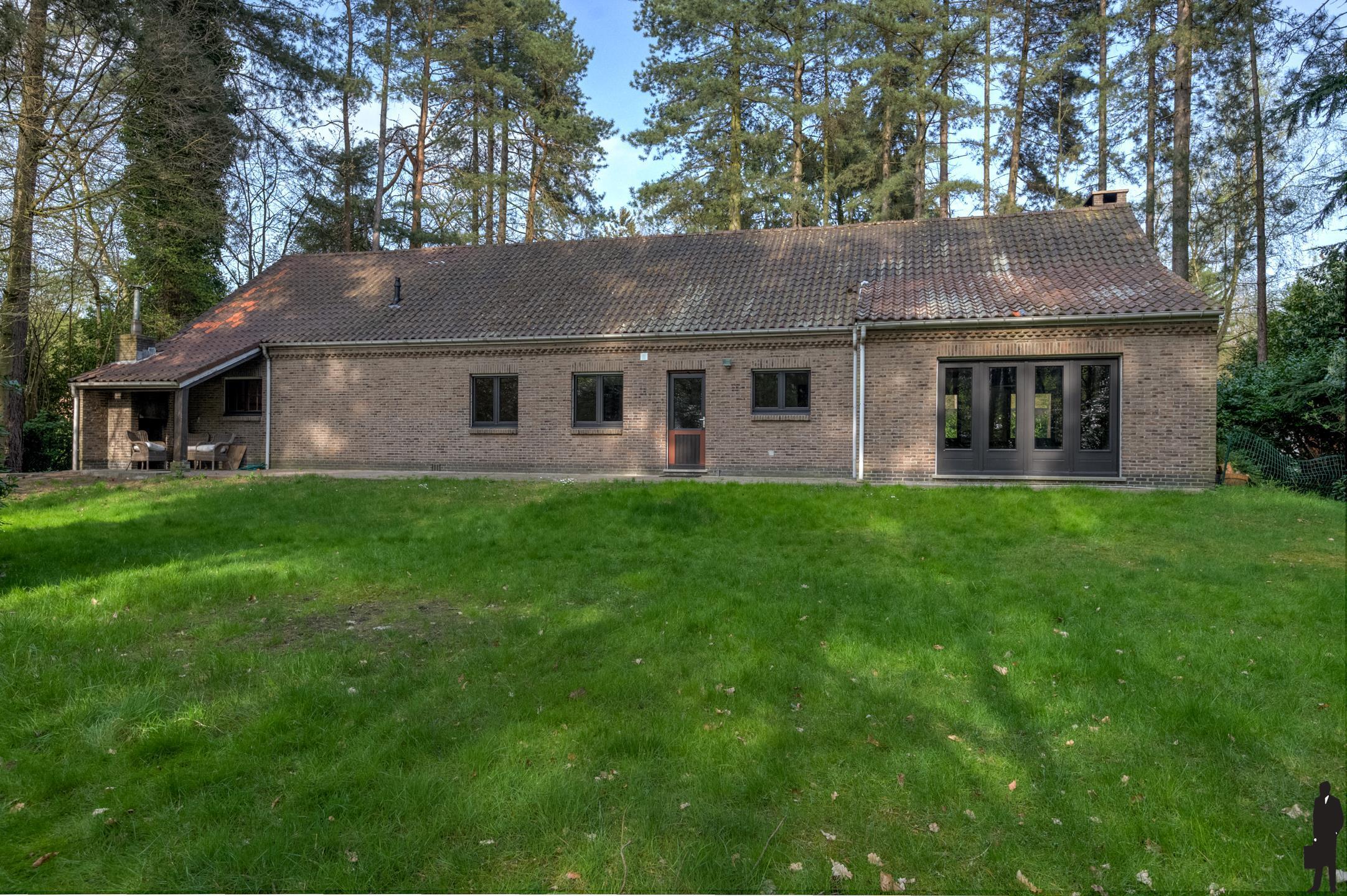 Villa in groene omgeving foto 13