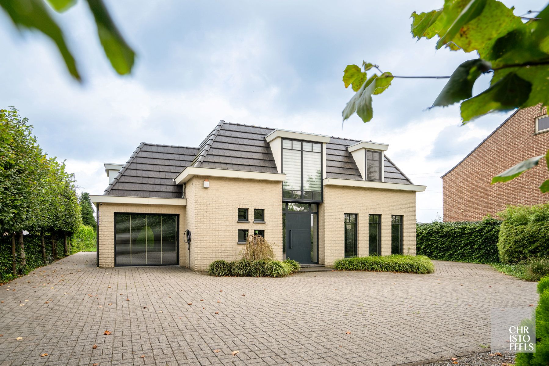 Energiezuinige, tijdloze villa van 357m2 op perceel 1.238m2 foto 2