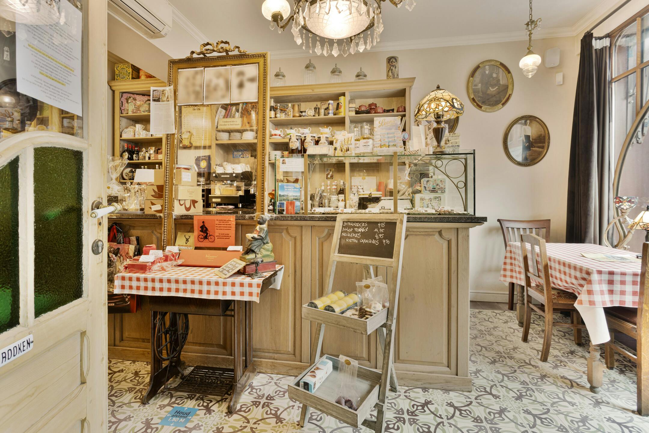 Charmant gerenoveerde B&B met woonst, winkel en handelsfonds foto 45