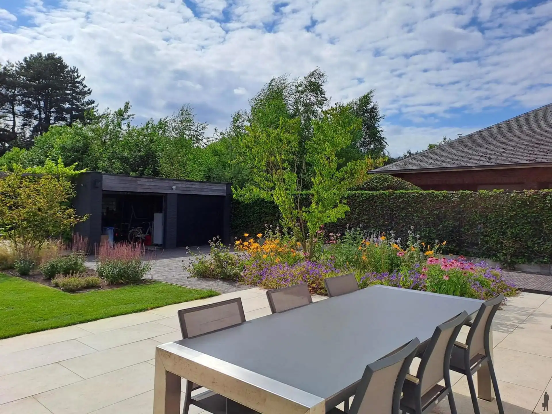 Ruime villa in rustige straat met prachtige zuid-west tuin foto 3