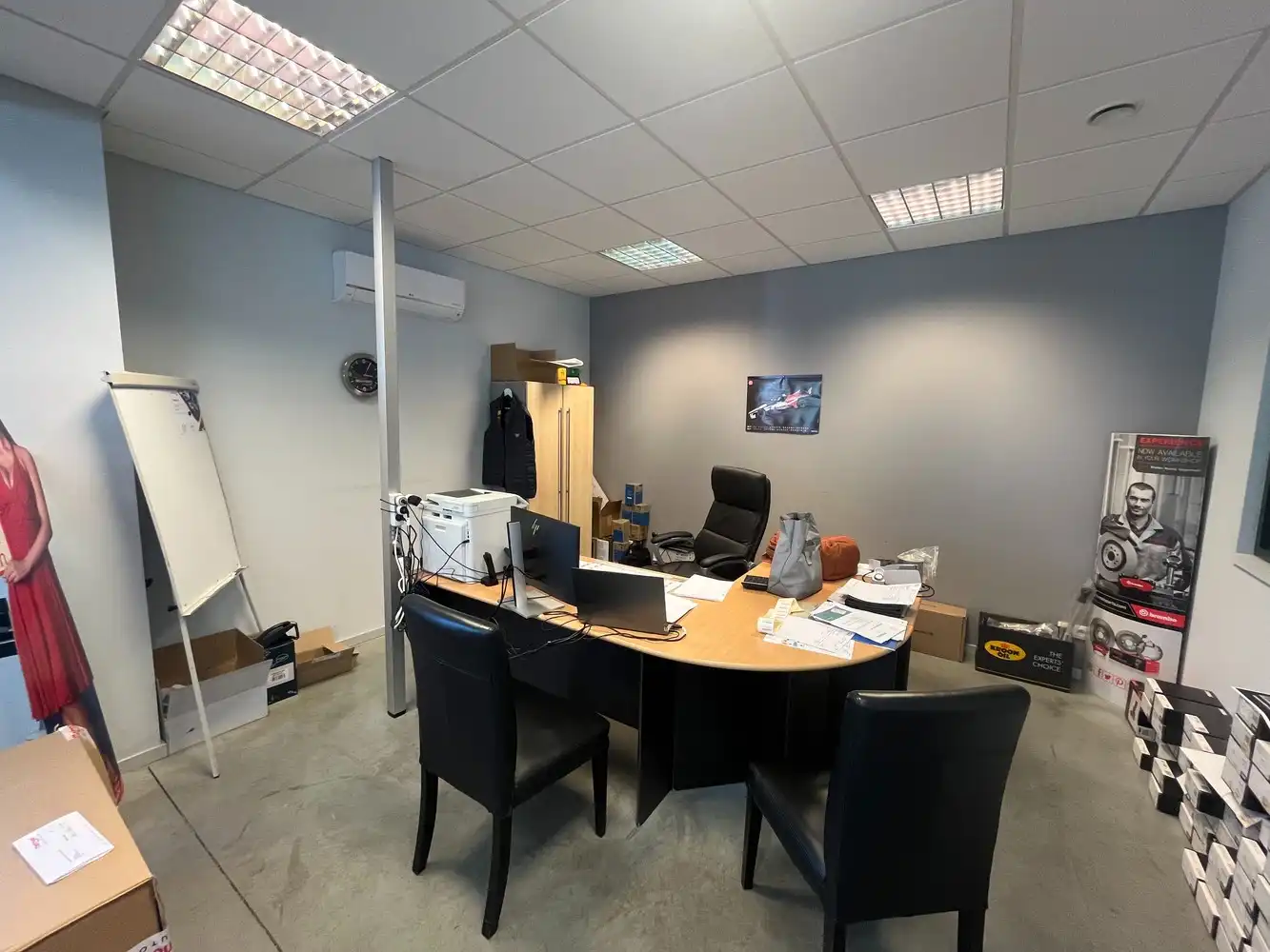 Showroom met opslagruimte foto 8