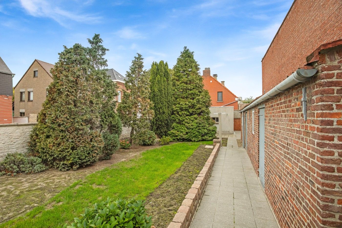 Te renoveren, halfopen bebouwing met 3 slpk, gezellige tuin en garage foto 22