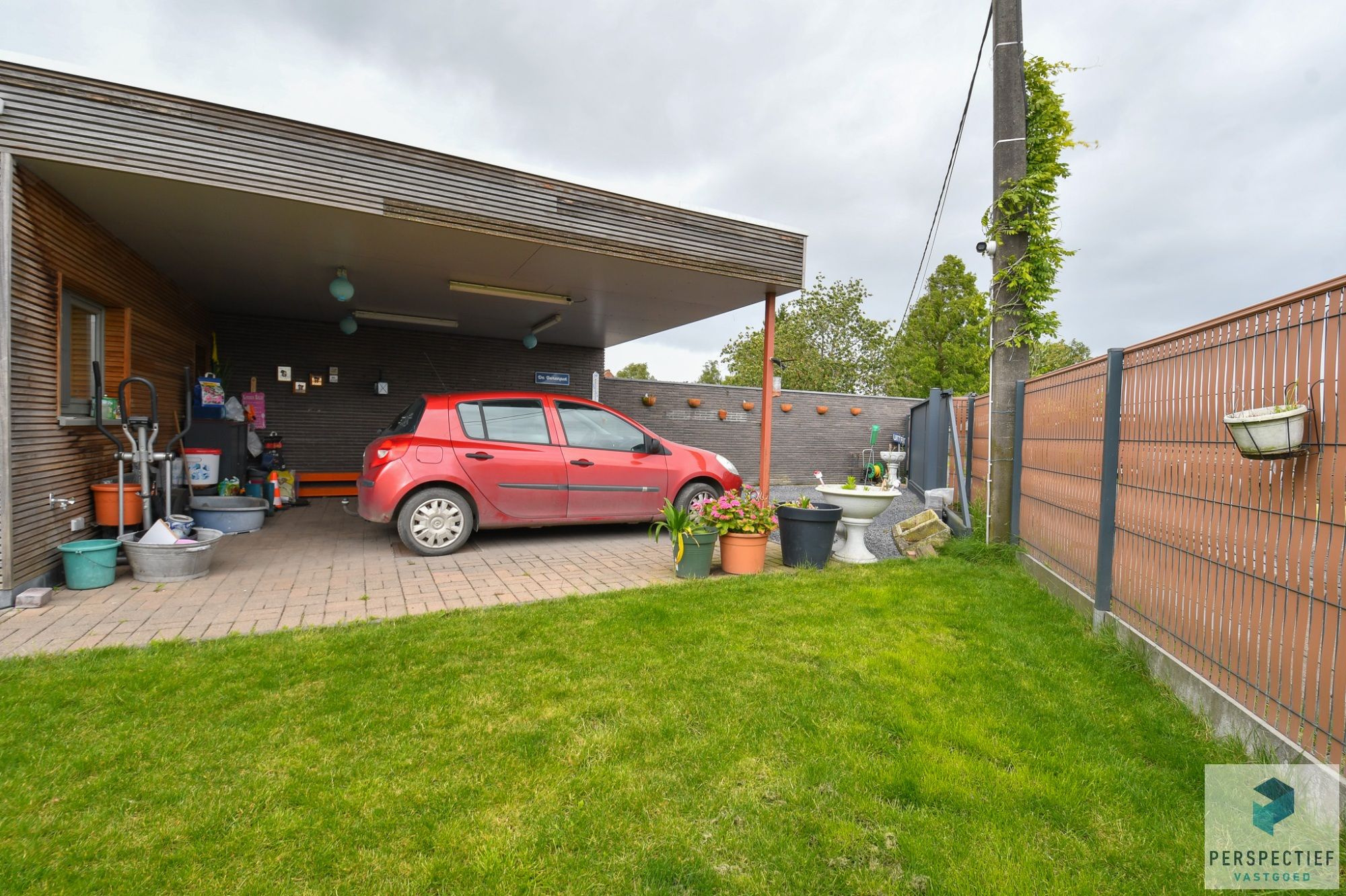 RECENT GERENOVEERDE woning met 3 slaapkamers, carport en zonnige tuin foto 17