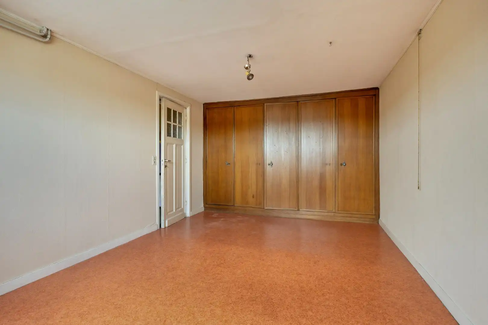 Ruime te renoveren woning met 3 slaapkamers in Lubbeek met doorgang langs het perceel van de buren. EPC: 736 KWH/m² foto 22