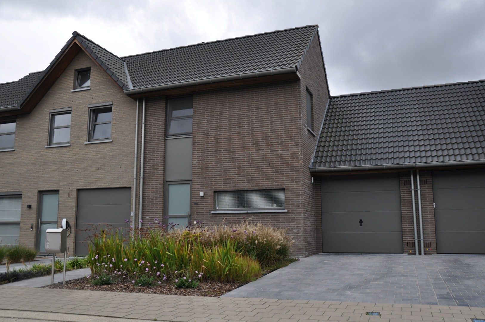 Comfortabele en instapklare woning in rustige buurt - gelegen in Rumbeke. foto {{pictureIndex}}