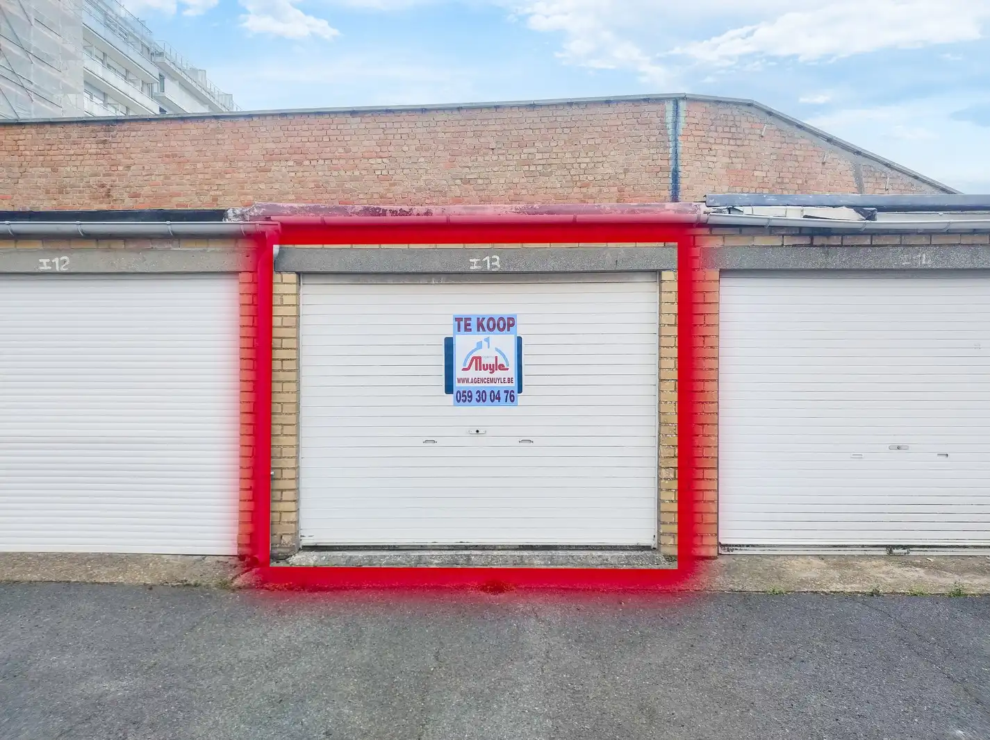 Ruime, afgesloten garagebox te koop foto 5