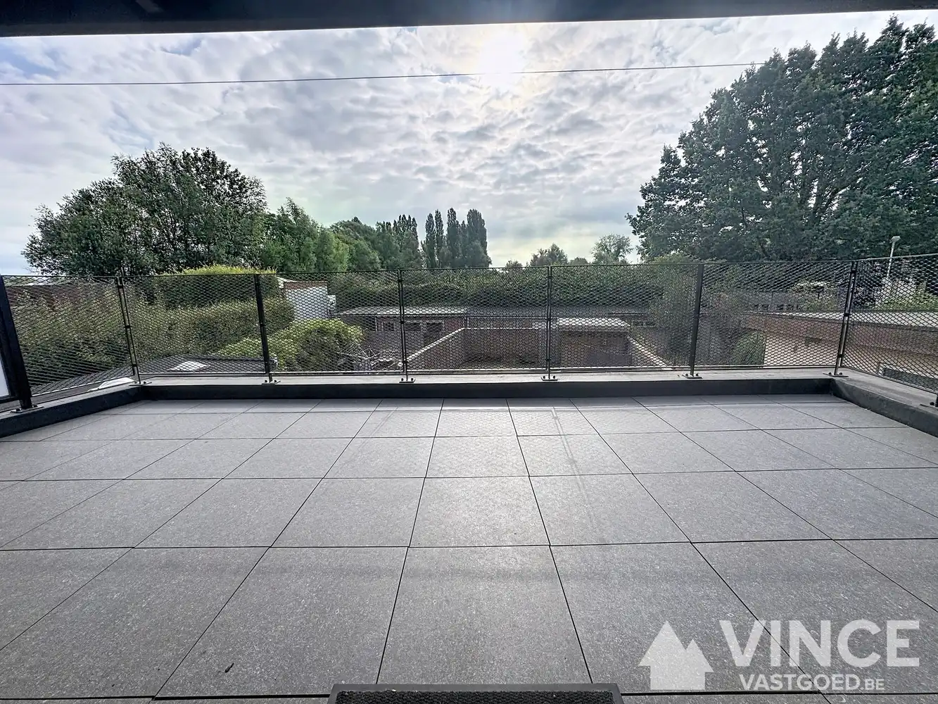 Lichtrijk appartement met uniek zicht op de vaart en ruim terras foto 11
