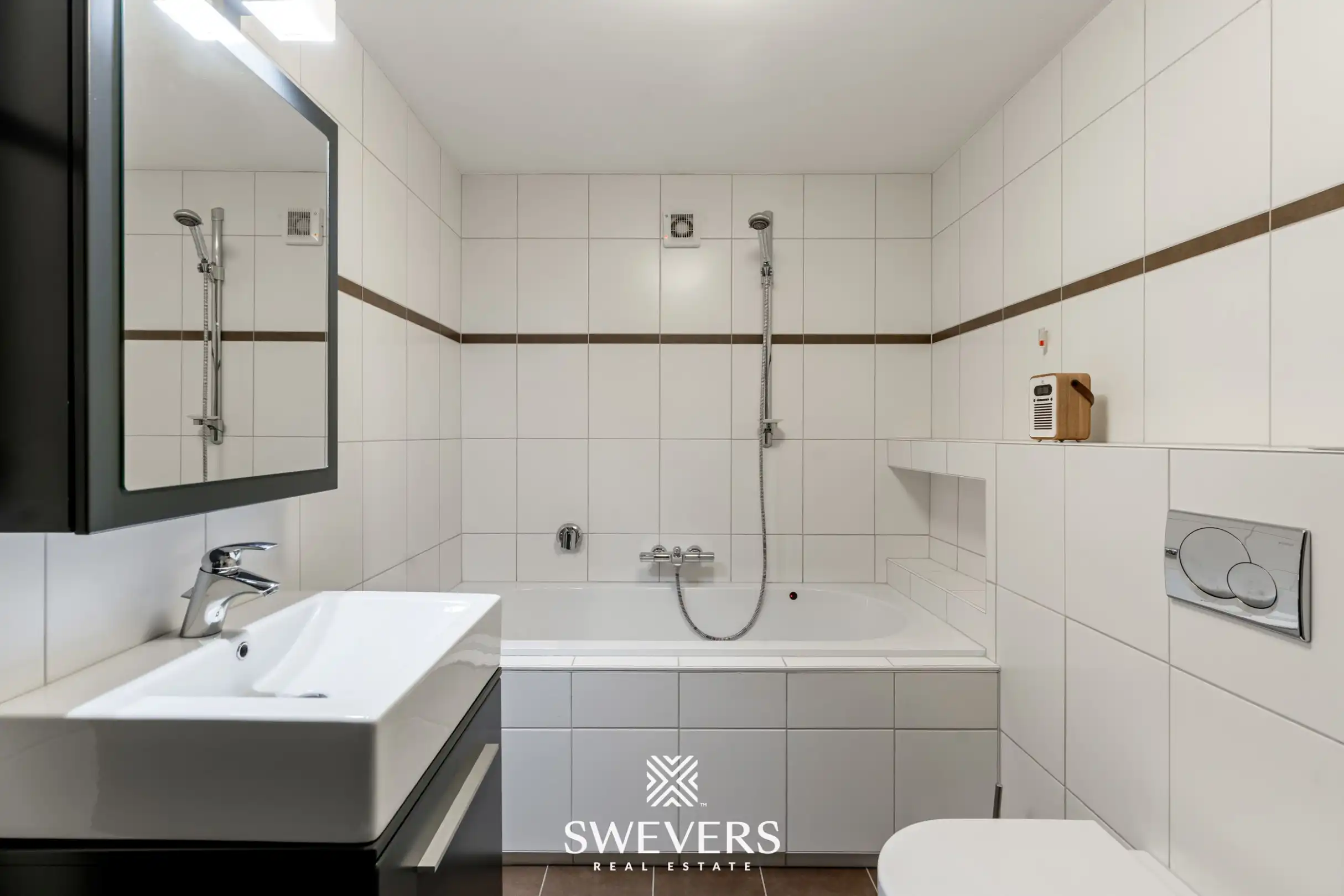 Instapklare woning met prachtig aangelegde tuin en overdekt terras foto 21