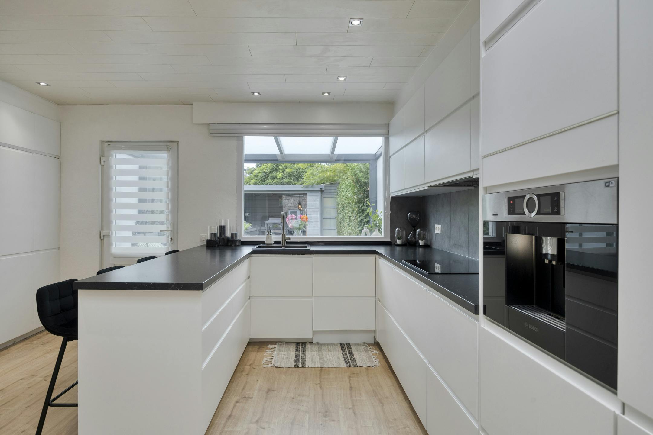 Instapklare woning met 3 slaapkamers en tuin te koop in Boom foto 3