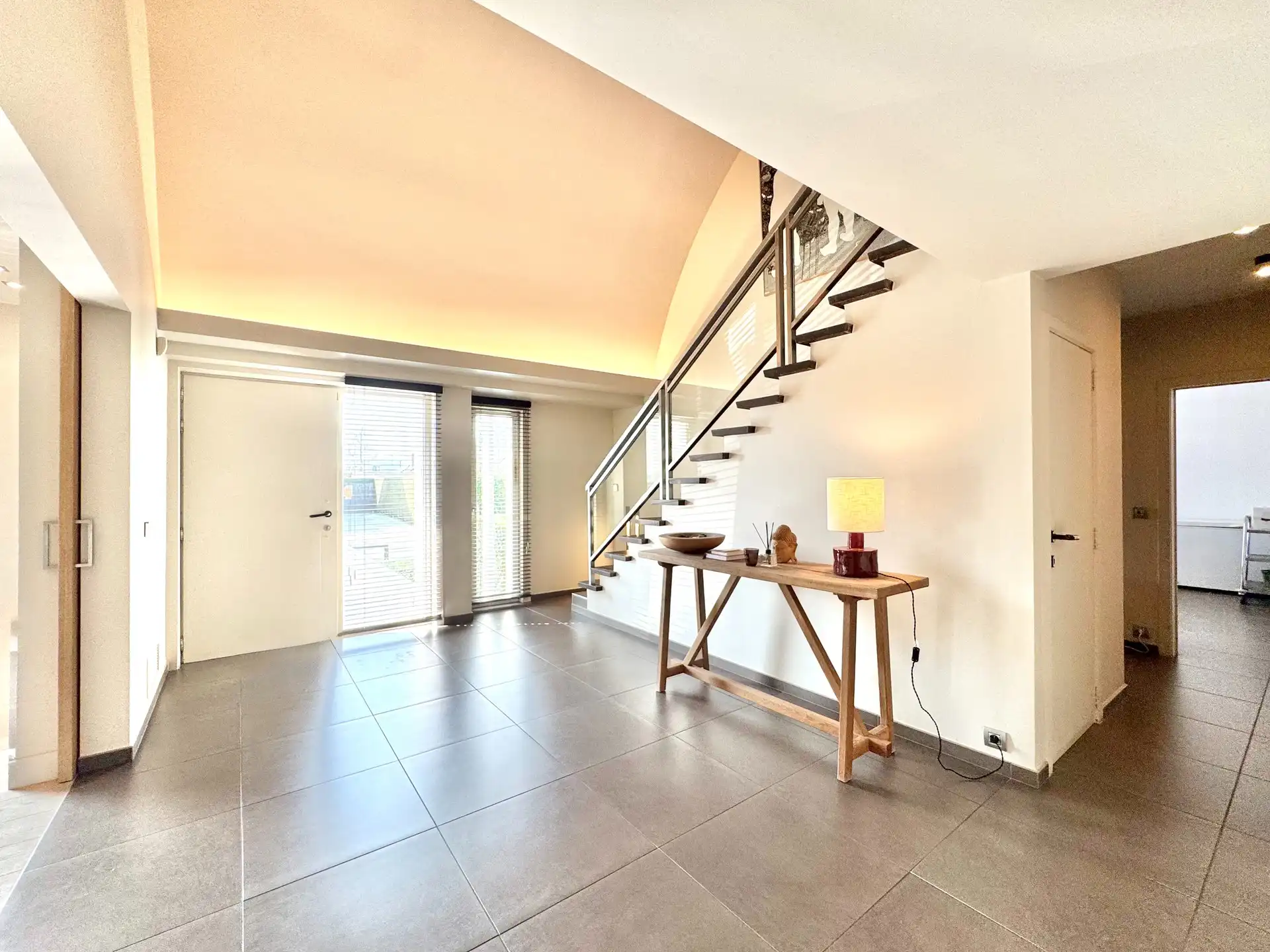 RUIME TIJDLOZE VILLA MET ZWEMBAD foto 25